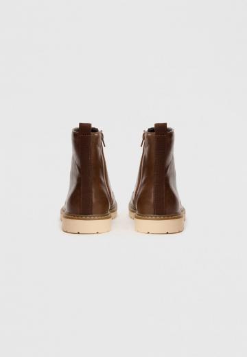 Ботинки на шнуровке