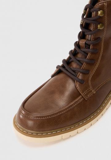 Ботинки на шнуровке