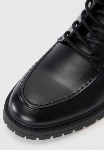 Ботинки на шнуровке