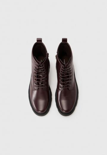 Ботинки на шнуровке