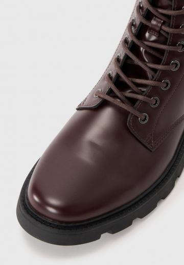 Ботинки на шнуровке