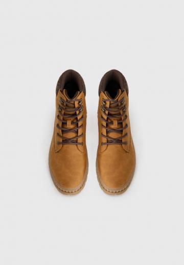 Ботинки на шнуровке