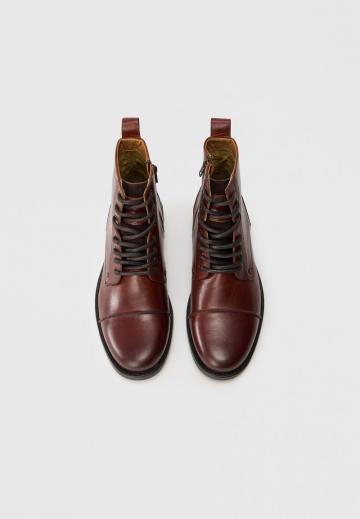 Ботинки на шнуровке