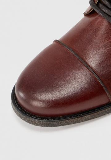 Ботинки на шнуровке