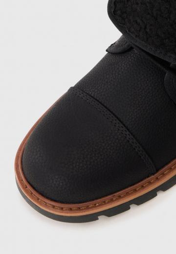 Ботинки на шнуровке