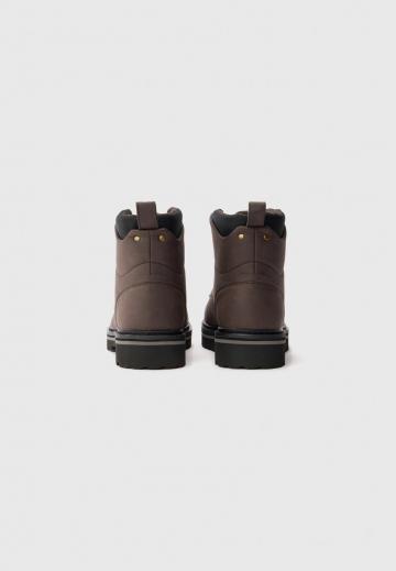 Ботинки на шнуровке