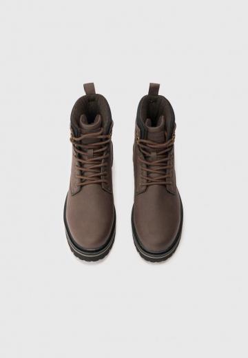 Ботинки на шнуровке