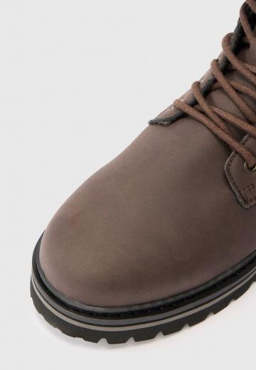 Ботинки на шнуровке