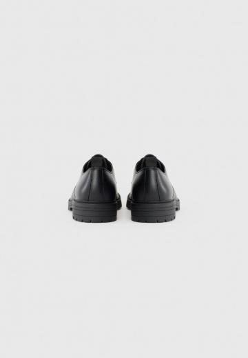 Ботинки на шнуровке