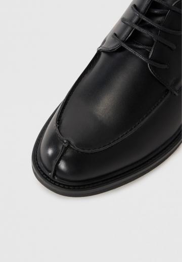 Ботинки на шнуровке