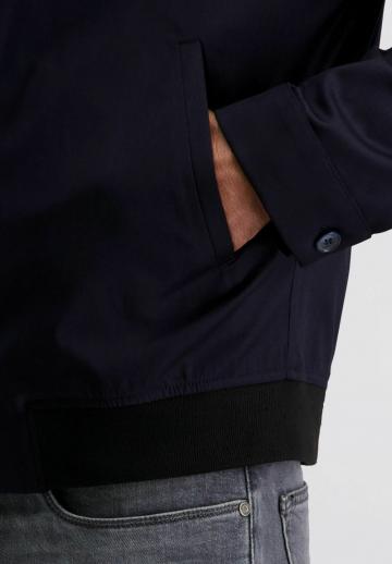 Куртка бомбер