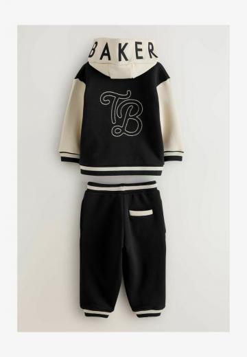 Набор одежды