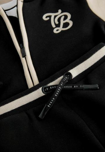 Набор одежды