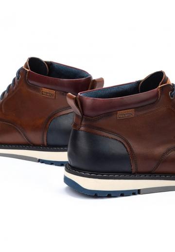 Ботинки на шнуровке