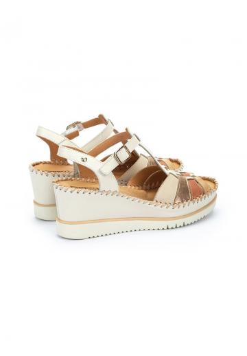 Босоножки на танкетке