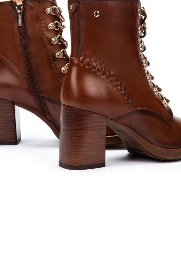 Высокие сапоги