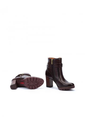 Полусапожки на высоком каблуке