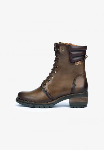 Ботинки на шнуровке