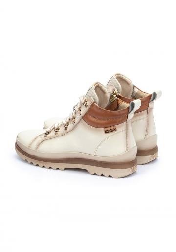 Ботинки на шнуровке