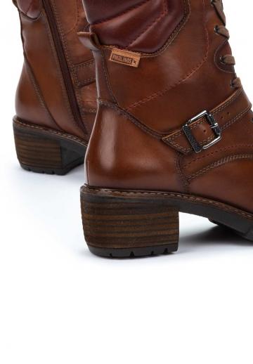 Ботинки на шнуровке