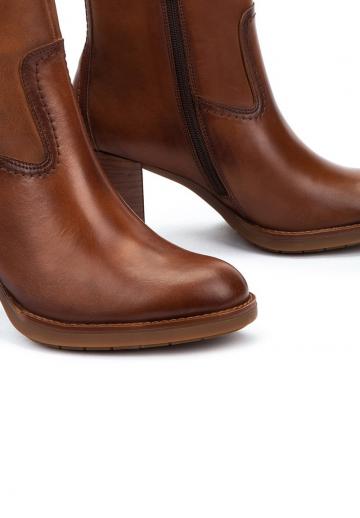 Полусапожки на высоком каблуке