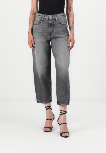 Короткие джинсы