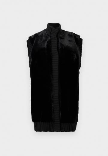 Пуховой жилет