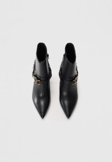 Высокие сапоги