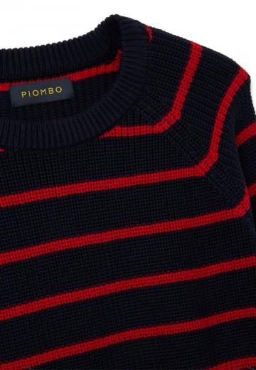 Пуловер в полоску