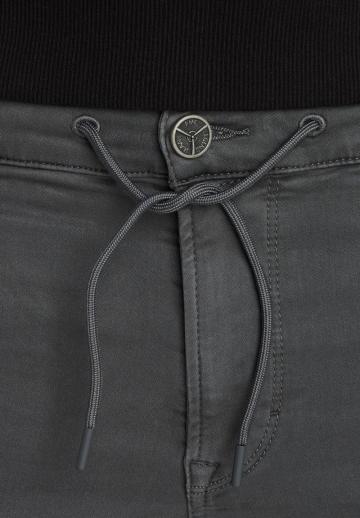 Брюки с накладными карманами