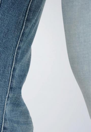 Узкие джинсы