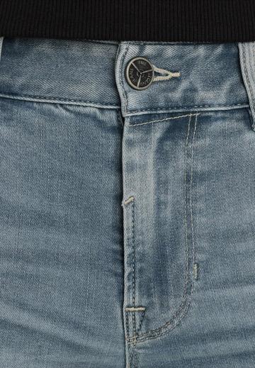 Узкие джинсы