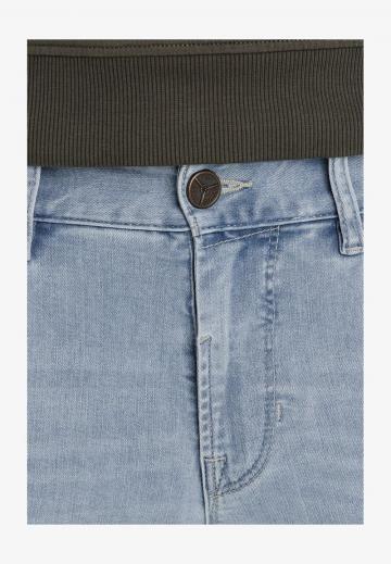 Узкие джинсы