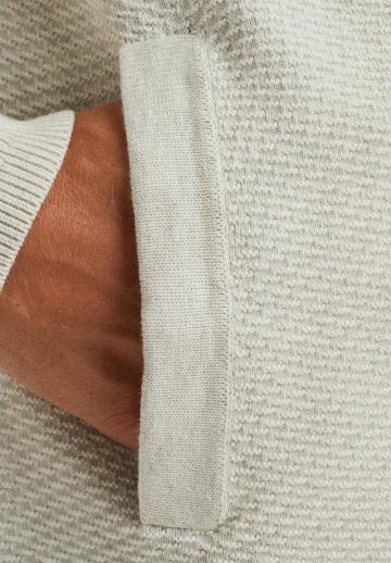 Вязаная кофта