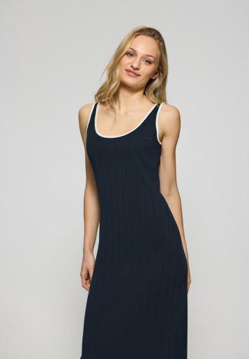 Вязаное платье