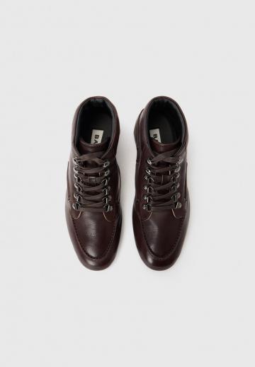 Ботинки на шнуровке