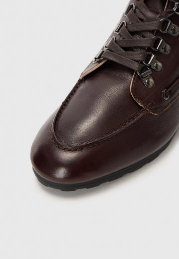 Ботинки на шнуровке