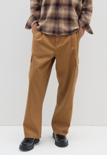Брюки с накладными карманами