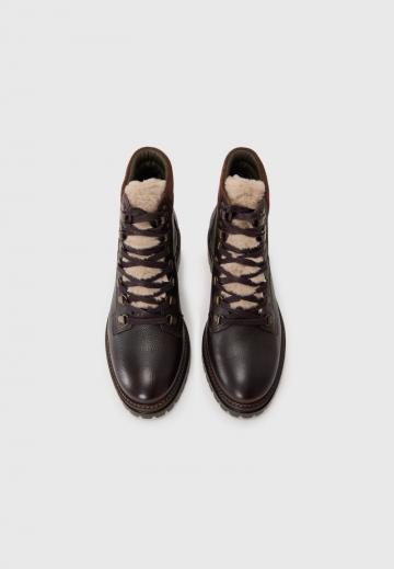 Ботинки на шнуровке