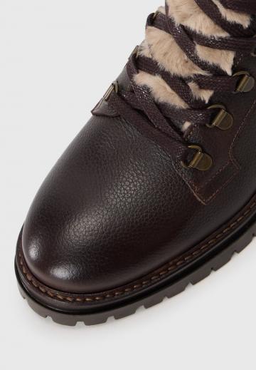Ботинки на шнуровке