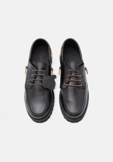 Ботинки на шнуровке