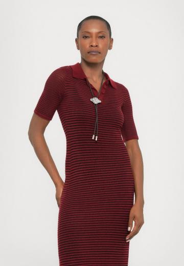 Вязаное платье