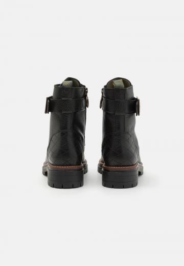 Ботинки на шнуровке