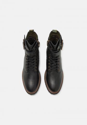 Ботинки на шнуровке