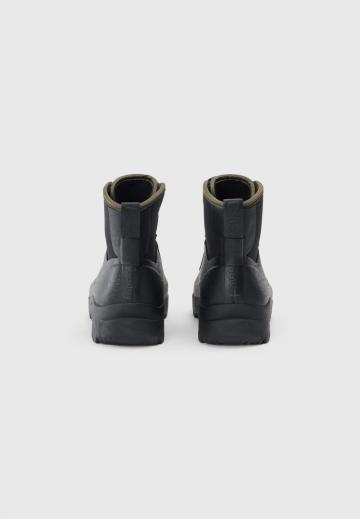 Ботинки на шнуровке