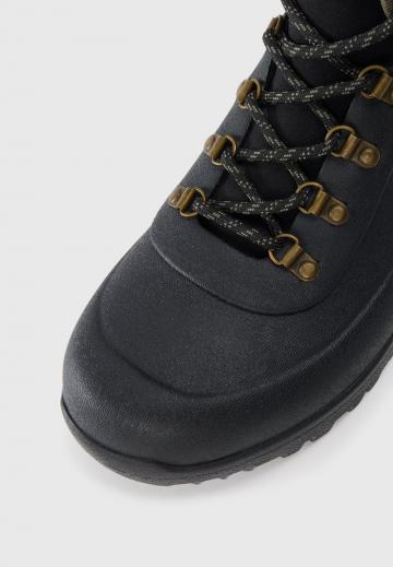 Ботинки на шнуровке
