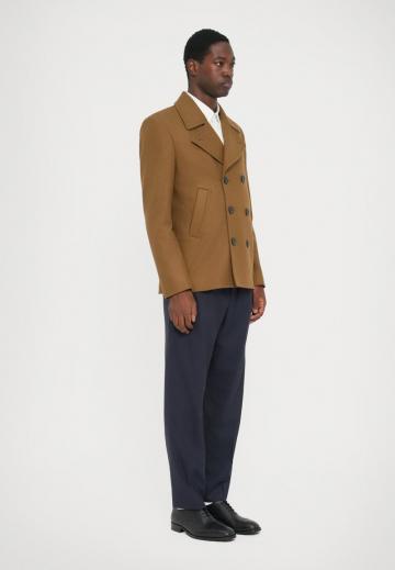 Короткое пальто