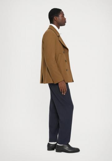 Короткое пальто