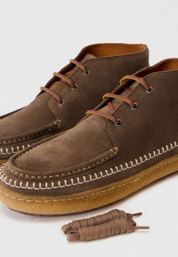 Ботинки на шнуровке