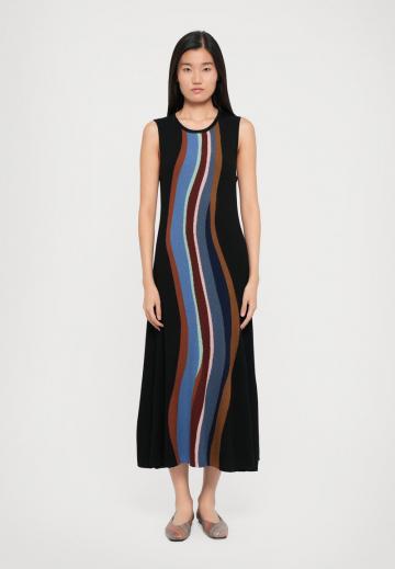 Вязаное платье